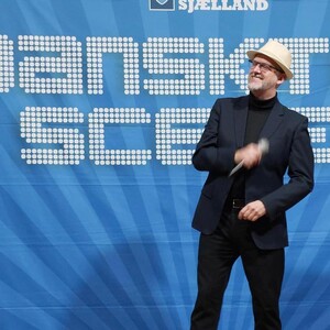 Jeg har optrådt nogle gange til TV Vestsjællands "Dansktopscenen" i Asnæs forsamlingshus. KÆMPE hyggeligt at møde søde folk, der allerede kendte min musik?!