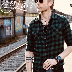 Music by Lars er singer- songwriter fra København, der spiller musik og fortæller historier med hjertet i hånden. Melankolsk guitarmusik med store følelser