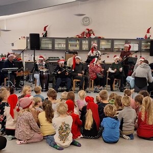 De Spillende Muldvarper giver julekoncert for børnehaveklasserne 2025.