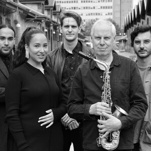 Song Book w. Mai Lan Doky
photo: Gorm Valentin
from left: Ken Linh Doky - Mai Lan Doky - Anders Fjeldsted - Simon Spang-Hanssen - David Besiakov