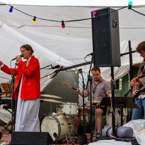 Her kan I se mit dejlige band. Koncert i Bageriets baghave i Gl. Rye i anledning af byfestivallen Uge 31. Juli 2026. 