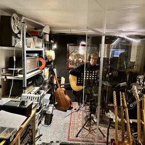 Lars is recording acustic guitar